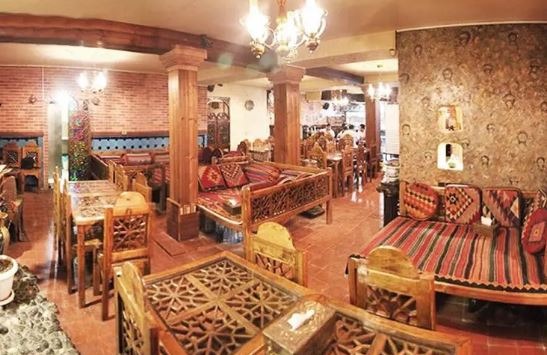 فضای قهوه خانه سنتی